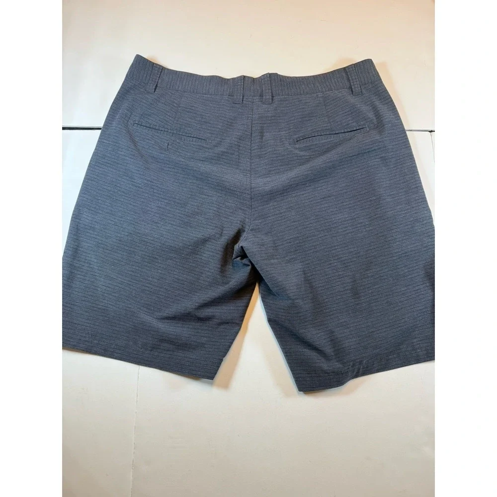 Travis Mathew Men's Golf Shorts Size‎ 36 Grey Pinstripe Performance Casual